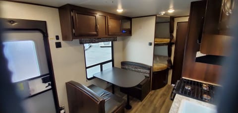 2019 27SLX  Queen pillowtop. dbl/dbl bunk Towable trailer in Kelowna