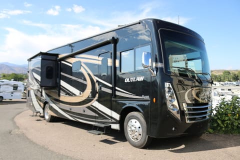 2019 Thor Motor Coach Outlaw Drivable vehicle in Volente
