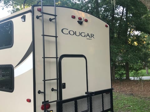 2019 Keystone Cougar Half-Ton Ziehbarer Anhänger in Winter Springs