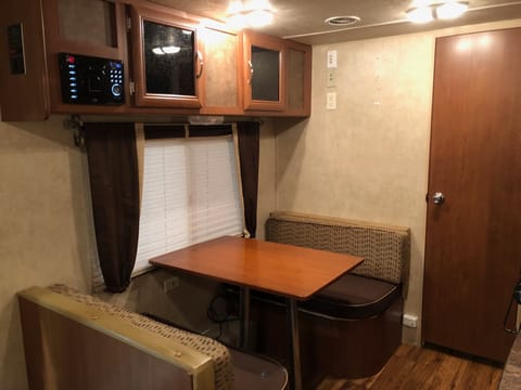 2015 Forest River Wildwood X-Lite Towable trailer in Hamilton