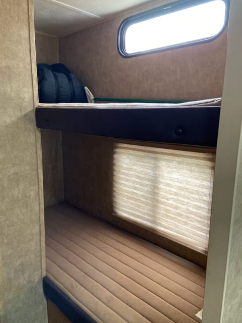 2012 Forest River Cherokee Towable trailer in Hamilton