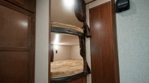 7 - 2018 Jayco Jay Flight - Double Bunks "sev7n" Towable trailer in Lubbock