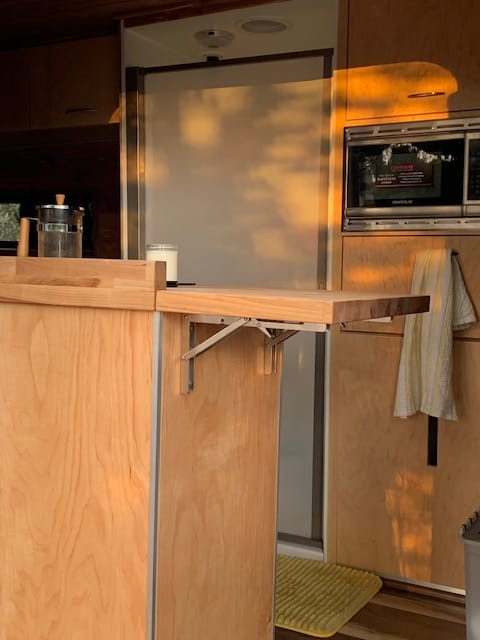 Extend kitchen space with foldout counter