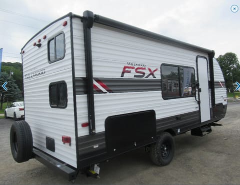 2021 Forest River Wildwood FSX 179DBK - Bunkhouse - Outdoor Kitchen Towable trailer in Menomonee Falls