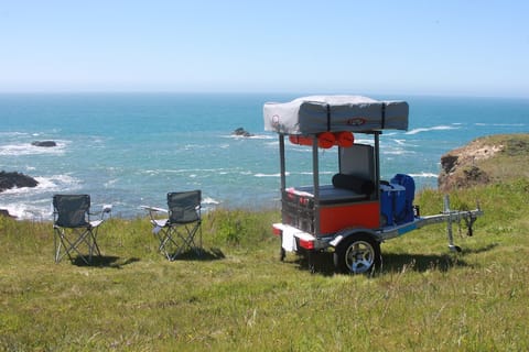 "The Chariot"  A Custom Trailer with Tepui Ayer 2 Roof Top tent Remorque tractable in Petaluma