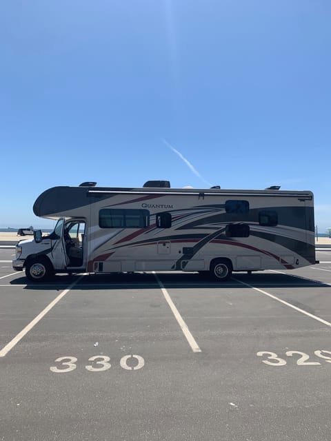 2019  Ford Thor Motor Coach LF131 Drivable vehicle in Signal Hill