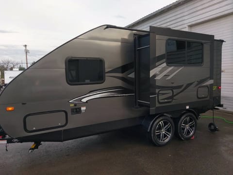 2019 TravelLite Designed for the Novice 3400 Weight Sleeps 4 Clean! Towable trailer in Forest Grove