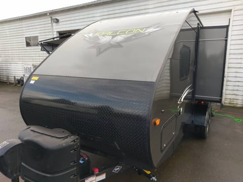 2019 TravelLite Designed for the Novice 3400 Weight Sleeps 4 Clean! Towable trailer in Forest Grove