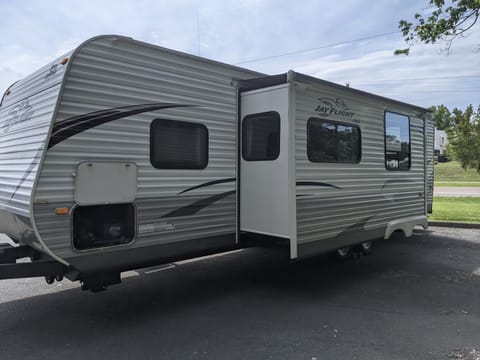 29' Jayco Jay Flight Delivery and Setup Available Towable trailer in Bristol
