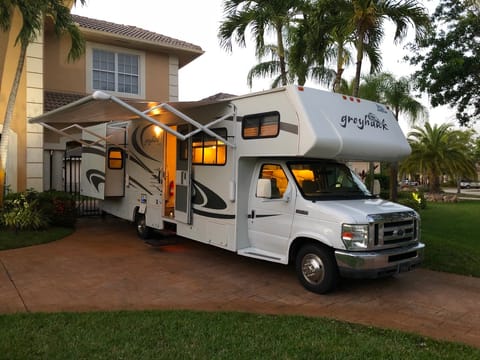 1: 2007 Jayco Greyhawk 30GS with extended awning