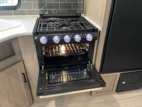 3 burner stove with oven