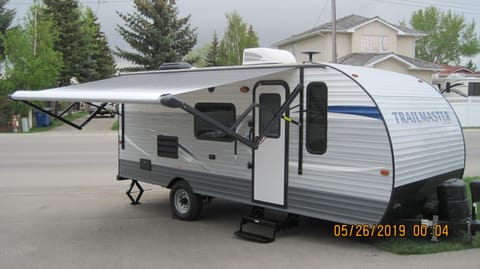 Cozy & Comfortable Family Trailer for 5 Towable trailer in Alberta