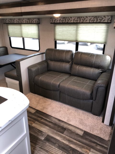 2019 Keystone Bullet 308BHS Towable trailer in Willoughby