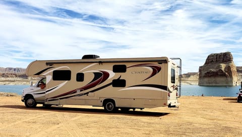 Pic taken in 2019 of outside of Rv. Currently the outside has sun damage. 
Not a big deal, as we rent this RV out in AZ. So this can be very common. 