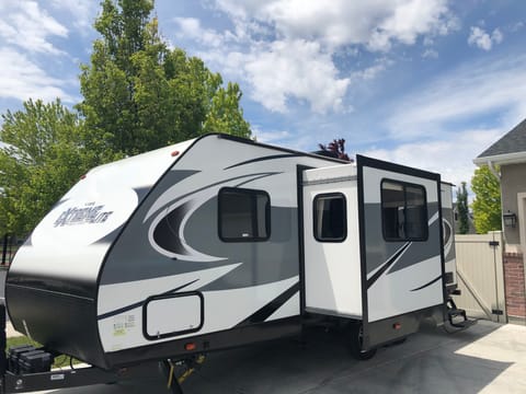 Big enough for the Fam; lite enough for the SUV Towable trailer in Lehi