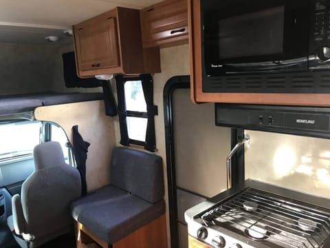 2014 Thor Majestic 25ft - Extended Rental Possible Drivable vehicle in Hillsboro