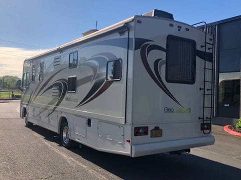 2018 Forest River Class A GEORGETOWN GT3 31B3 RV Has only 5,000 Miles Vehículo funcional in Granite Bay
