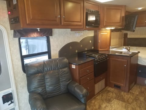 2014 Fleetwood Tioga Montara Fully stocked Drivable vehicle in San Antonio