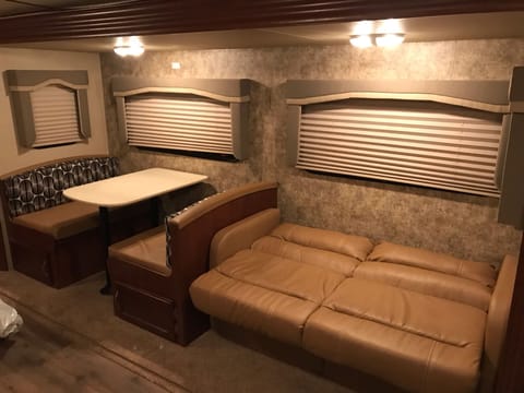 28ft I-go evergreen travel trailer sleeps 7 Towable trailer in Corona