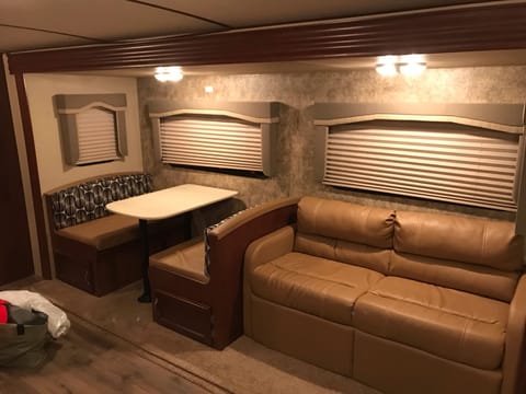 28ft I-go evergreen travel trailer sleeps 7 Towable trailer in Corona