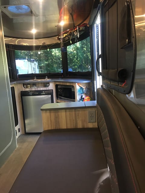 2017 Airstream Base Camp Remorque tractable in Grants Pass