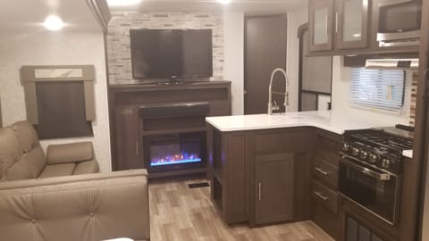Fireplace with or without heating, great for winter or just for ambiance. Large flatscreen TV with swivel mount, DVD player, full fireplace mantle with storage. 