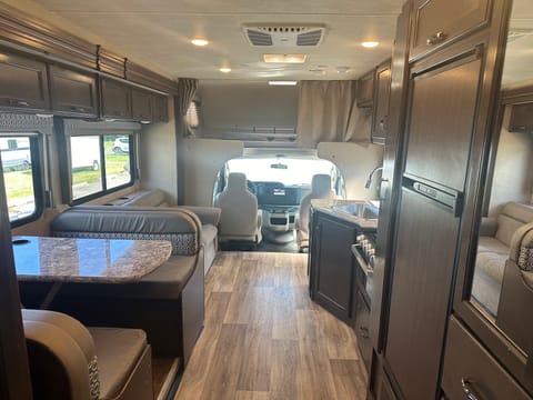 2019 Thor Motor Coach Freedom Elite Drivable vehicle in Hamilton Township