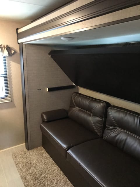 2017 Dutchmen Kodiak Towable trailer in Ellicott City