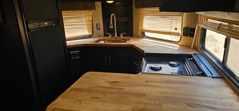 CUSTOMIZED Forest River Cherokee with POWERFUL 10 SPEAKER BOSE SOUND SYSTEM Towable trailer in Eagle Rock