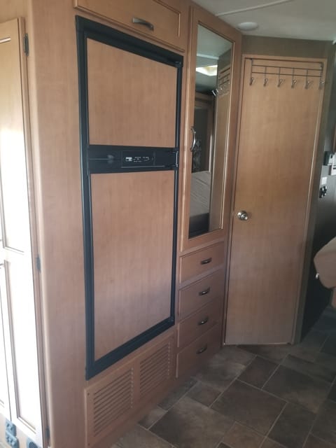 FREEDOM ELITE  • BEAUTIFUL MID SIZE RV FOR 6-7 GUESTS • SOLAR POWER SYS Drivable vehicle in Del Mar