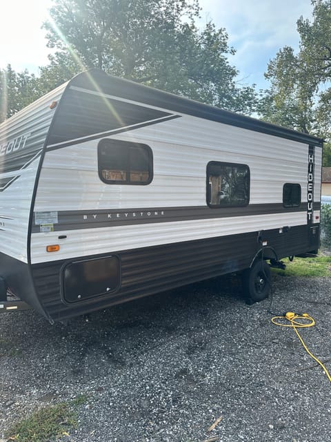 2023 Keystone Hideout easy pull for most mid size trucks and suvs! Towable trailer in Ankeny