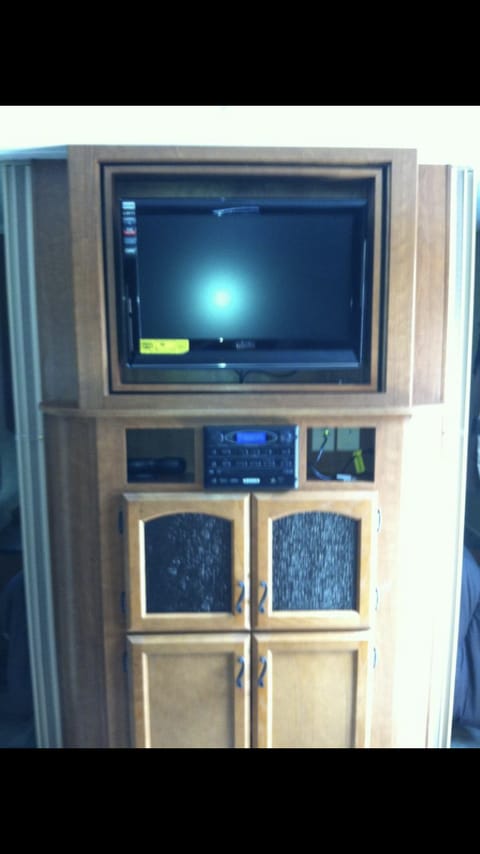 Tv/ DVD combo and radio with outdoor speakers 