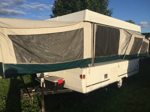 2003 Coleman Destiny Tacoma Towable trailer in Madison
