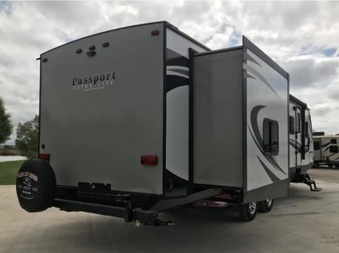 PASSPORT • TWO BEDROOMS • UP TO 10 Towable trailer in Del Mar