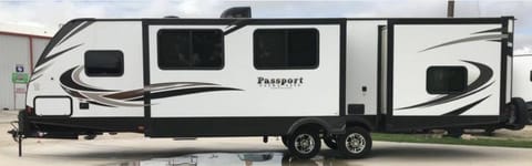 PASSPORT • TWO BEDROOMS • UP TO 10 - DELIVERY ONLY Towable trailer in Del Mar