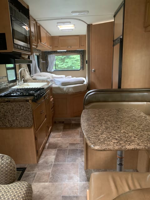 2016 Thor Motor Coach Four Winds Drivable vehicle in Eagle River