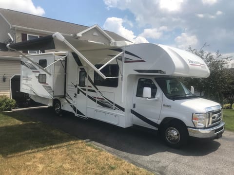 Thor 30’ Freedom Elite features an electric awning and one slide out on the passenger side. LED lights under the awning provide illumination when it’s campfire time. External TV is located behind passenger side cab.