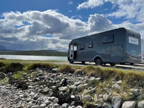 GlamperRV DBM (Rear island bed) Drivable vehicle in Wycombe District