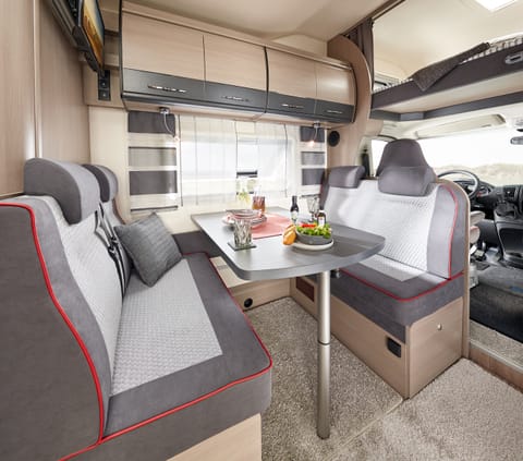 Dinette (can be converted to a 3rd double bed)