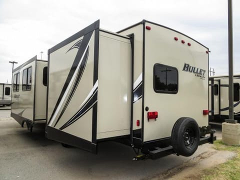 1 - 2018 Keystone Bullet - dual slides - rear bunkhouse - "1ne" Towable trailer in Lubbock