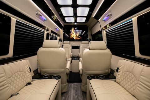 Two luxurious and comfortable seating areas for up to 8 passengers in the coach lounge.