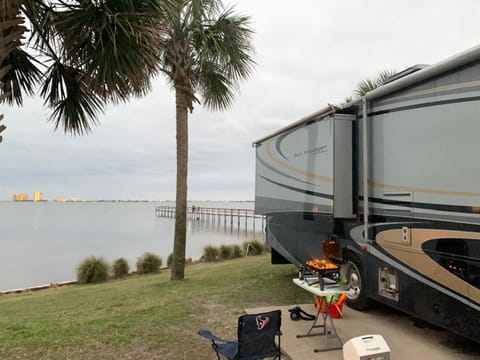 2006 Gulf Stream Sun Voyager Drivable vehicle in Addicks