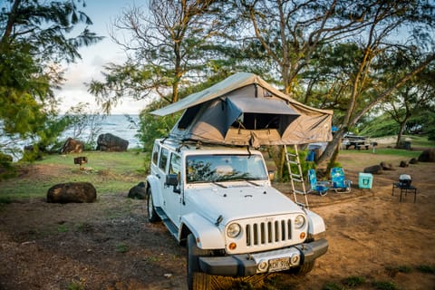 White Wrangler - Kauai Camper Jeep Reisemobil in Lihue