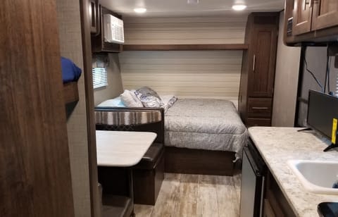 ☆Bunks☆Queen☆FREE night☆EXIT 407 Towable trailer in Sevierville