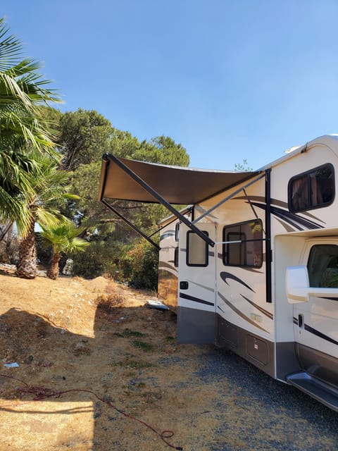 2015 Forest River Forester 2 Slide outs sleeps 8, low miles Véhicule routier in Riverside