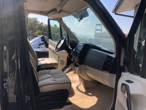 9 Px Mercedes Luxury Sprinter Drivable vehicle in Monrovia