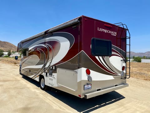 2017 Coachmen RV Leprechaun 311FS - Purple Drivable vehicle in Pomona