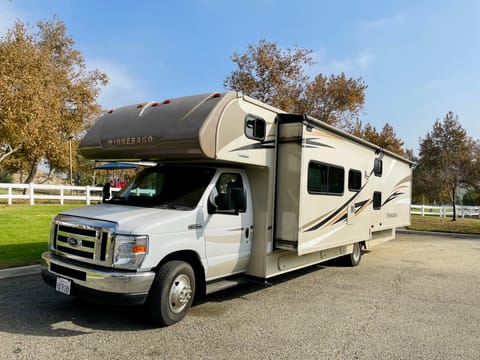 2018 Winnebago Minnie Winnie - Mini 18 Drivable vehicle in Pomona