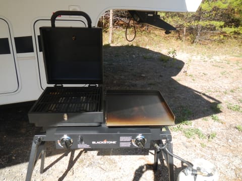 Propane grill/griddle combo