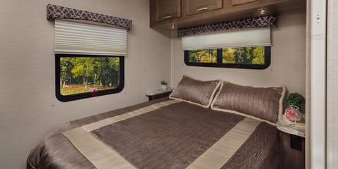 2019 Jayco Redhawk 31XL 🏕️ Double BunkHouse Drivable vehicle in San Bernardino